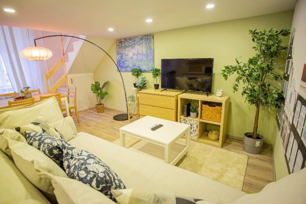 Cosy 2 Bedroom Flat In Akacfa St., Sol Budapest Exterior photo